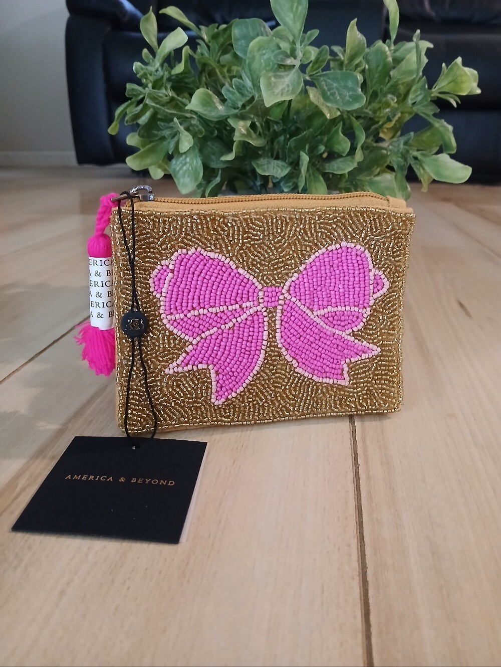 BNWT America & Beyond Gold & Pink Bow Beaded Small Pouch